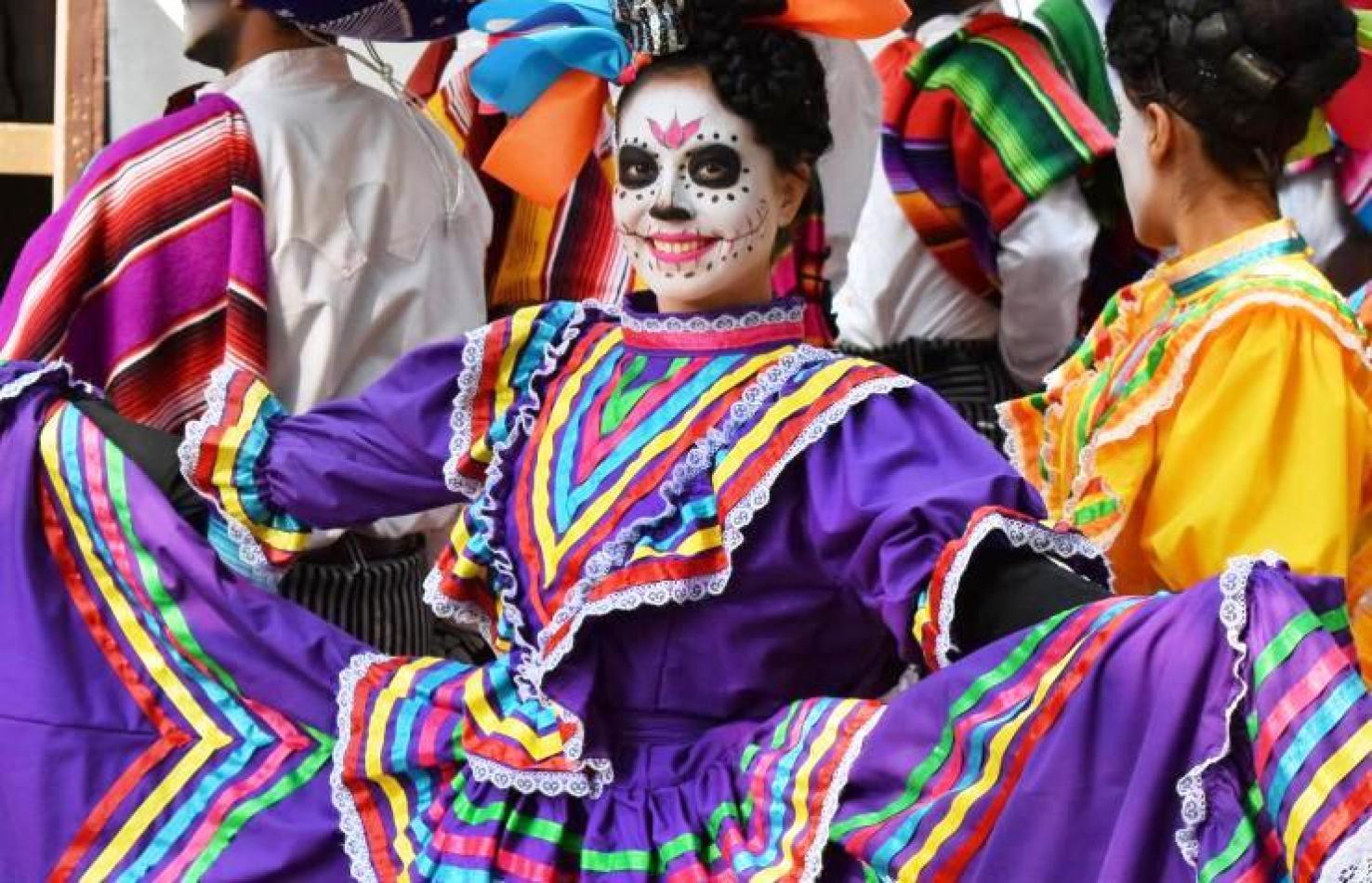 Mexico country. Мексика Гуанахуато карнавал. Мексика карнавал в Сомбреро. Латинская Америка Мехико. Мехико карнавал.
